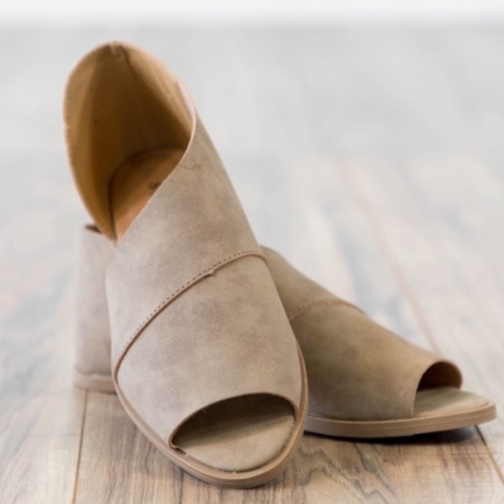Stevie Hender Womens Blaire Taupe Booties